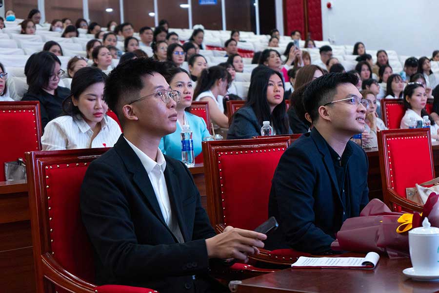 Đại học Y khoa Phạm Ngọc Thạch | Hội thảo khoa học về PRP Activator - PRF trong Da liễu & Thẩm mỹ - 18