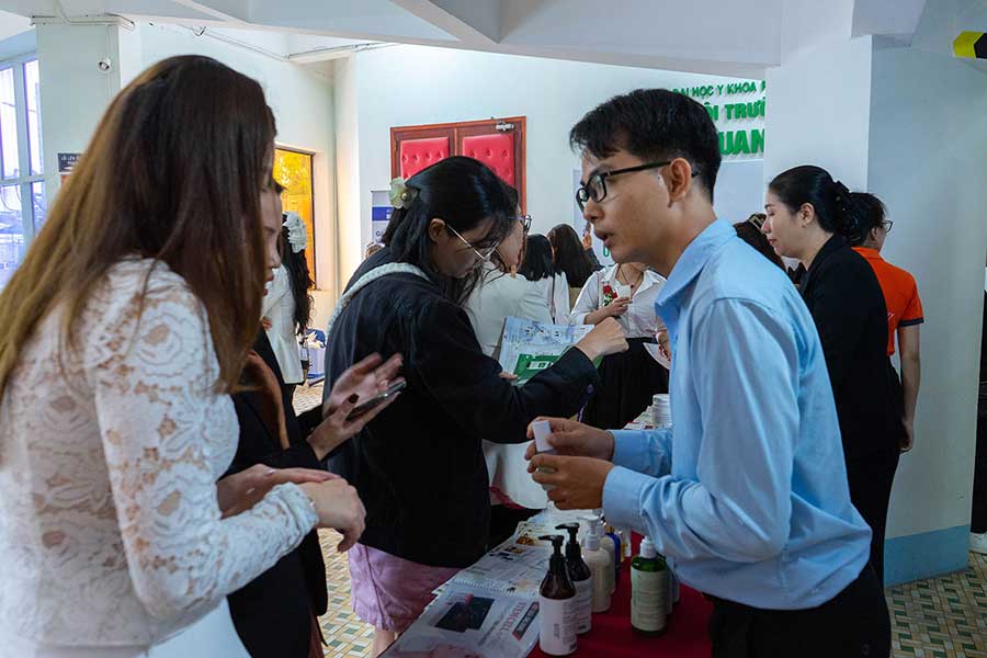 Đại học Y khoa Phạm Ngọc Thạch | Hội thảo khoa học về PRP Activator - PRF trong Da liễu & Thẩm mỹ - 20