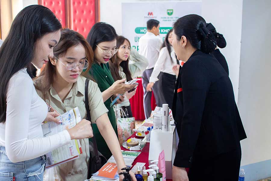 Đại học Y khoa Phạm Ngọc Thạch | Hội thảo khoa học về PRP Activator - PRF trong Da liễu & Thẩm mỹ - 23