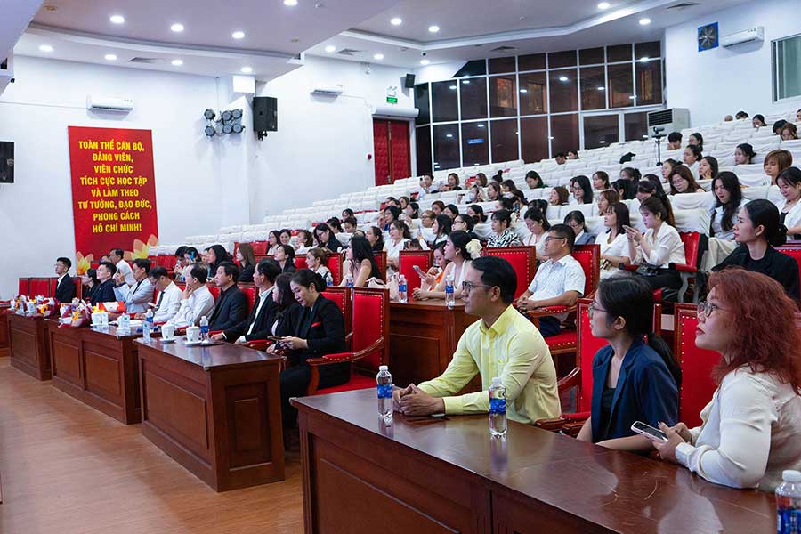 Đại học Y khoa Phạm Ngọc Thạch | Hội thảo khoa học về PRP Activator - PRF trong Da liễu & Thẩm mỹ - 5
