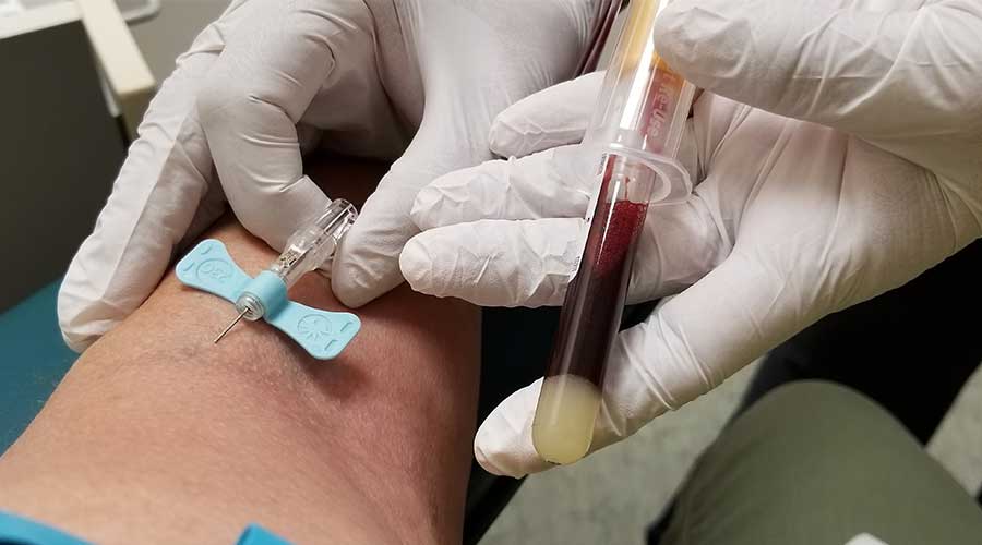 Chỉ những người có chuyên môn, chứng nhận như Y - Bác sĩ mới được phép thực hiện liệu trình từ các phương pháp cấy máu tự thân